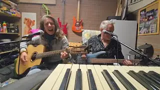 Creep (Radiohead) - Acoustic cover (Zeudi and Brandon) 