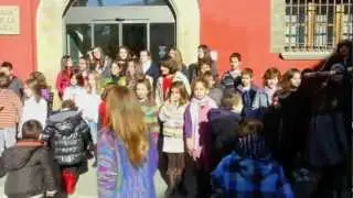 Flashmob de l'Escola de Música de Sant Hipòlit (Quan tot s'enlaira -- Txarango)