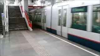 RET Metro 2*Type S op Oostplein richting Binnenhof (metrolijn A)