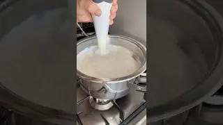 Come ottenere un sapone per mani liquido da una saponetta solida.
