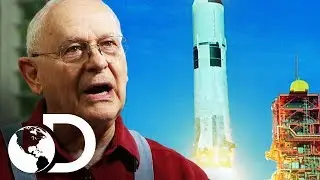 Astronautas veem objetos estranhos no espa&ccedil;o | Segredos da NASA | Discovery Brasil