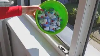 L&rsquo;astuce des pastilles de lave-vaisselle pour nettoyer et blanchir les cadres jaunis