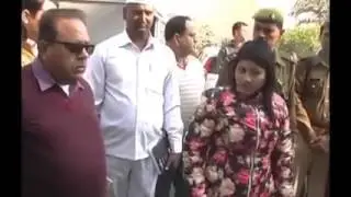 Corruption in india Video: Poor road construction exposed by mayor