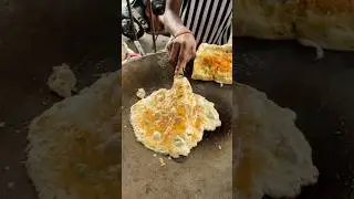 13 year old boy Selling Egg Omelette Pav just ₹20 #egg #mumbaistreets # Omelette #shorts