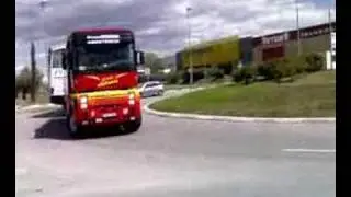 AUTOCAR REMOLCADO POR DETRAS CON GRUA DE BASE IGUALADA