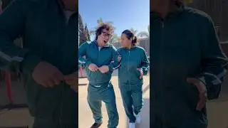Мать и сын играют в игру 🦑 ❤️😊