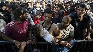 Hundreds of migrants push through police lines in Croatia