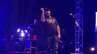 Aaron Lewis Stops Show To Defend Limp Bizkit's Fred Durst: 