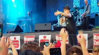 Michael Patrick Kelly- Run Jump Fly + crowdsurfing 18.08.17 Kronefest Linz