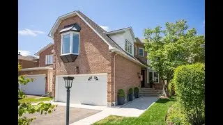 3 Bedroom Family Home in Kanata |  29 Filion Crescent | Michelle Vankerkhoven Team