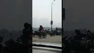 Noida sector 150 mein  accident#NoidaSector150 #FogAlert #DriveSafe #WinterFog #NoidaLife