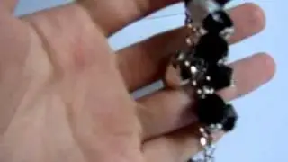 Bratara lantisor argintiu cu margele acrilice negre si banut Murano
