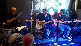 Alain Louis & LesTalons Gitanes in the Livingroom of Rootstime