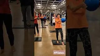 Pilates com overball! 🎉#pilateslovers #ilovepilates #pilatessolo #core #postura #pilatescomoverball