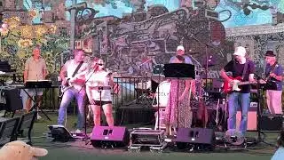 Town & Country band: Runnin&rsquo; Down a Dream