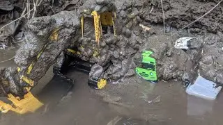 Mobil Mobilan Berlumpur,mobil bus tayo,mobil ambulance,mobil exavator,motor balap
