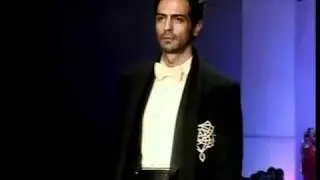 Arjun Rampal's dashing ramp walk at HDIL India Couture Week