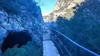 Balade immersive dans les Basses Gorges du Verdon &ndash; eaux turquoise & falaises