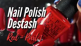 Сортирую свой красный кремовый лак для ногтей