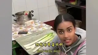 Iman Learns How to Bargain in China &mdash; Her Mother-in-Law&rsquo;s Pro Tips