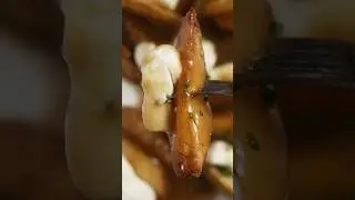 Homemade Poutine #poutine #cheesecurds #wisconsincheese #fries #gravy #yummyfood #yummy #carbs #yum