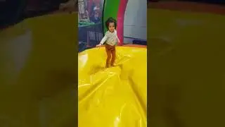 ريحانة تلعب في النطيطات الهواءية Rehana is playing in the air bouncers
