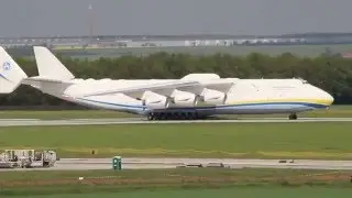 Antonov An-225 Mrija (přistání+rolo/landing+scrolling)