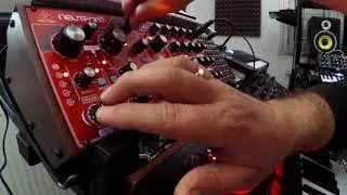 Behringer Neutron Sequence - BBD Analog delay