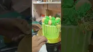 ,Round cake, Green color cake finish, with macaroons #ytviral #trendingshorts #youtubeindia #shorts