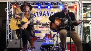 Diamond Rings and Old Barstools - Barry Dean ft. Jessi Alexander at The O2, London (2016)