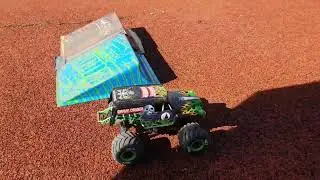 Losi Mini LMT 2S Grave Digger