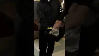 Er fand 43.000 Dollar in einer alten Couch. Dann traf er eine Entscheidung