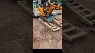 Improper operation, excavator overturned on the spot!