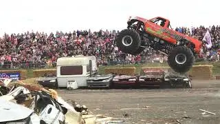 Podzilla Freestyle - UK Monster Truck Nationals 2017