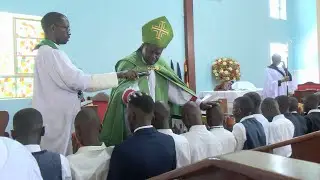 OBUKULU BWOKUSAAKO ABAANA EMIKONO OBUMANYI? WULIRA BISHOP MOSES BANJA