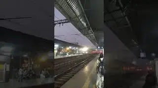 BSL WAP-4 Hauled 22183 saket Express arriving at Thane