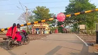 Weekly train aggressively crossing at railgate | Indian railway express train| I R 
