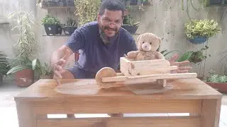 Fazendo um carrinho de mão infantil.
