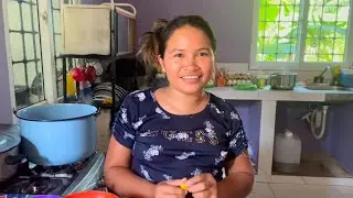 Cocinando Gallina Guisada