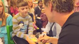 Sascha Grammel zu Besuch in der Kinderklinik Bochum