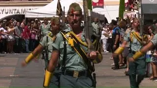 El desfile de la legión llena de gente las calles de Sanse