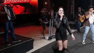 Participação especial de Carla Almeida  e tome forró 