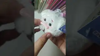 Брелок в виде белой собачки с розовой лентой #канцелярскиетовары #брелоки #брелок #сделайсам
