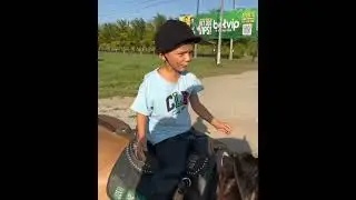 VAQUEIRINHO NA VILA CAPA LOKA J&Aacute; N&Oacute;S PREPARO PASSAR COM NATHAN