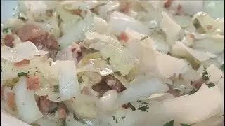 CROCK POT SOUTHERN CABBAGE WITH BACON AND ONION
