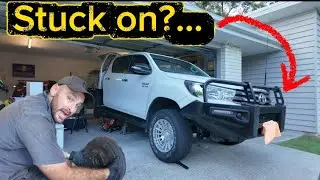 Он не смог снять задние тормозные барабаны со своей Toyota Hilux, поэтому позвонил мне.