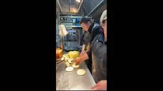 Chinese Street Food Live | Lady Boss Making Beef Shaobing | Crispy Flatbread with Juicy Filling