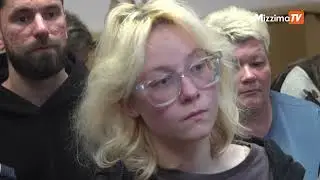 Russian court fines teenage singer for 'discrediting the army'