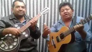 O poeta João Batista e Rinaldo Aleixo no quadrão perguntado