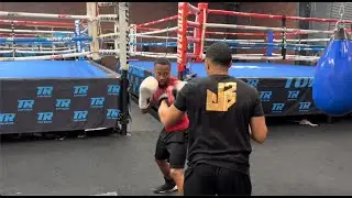 RA'EESE ALEEM FLAWLESSLY PERFORMS PAD WORK AT TOP RANK GYM IN LAS VEGAS | TRAINING